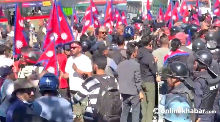 राजसंस्थाको पक्षमा काठमाडौंमा मोटरसाइकल र्‍याली