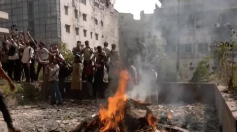 बंगलादेशमा शेख हसिनाको पार्टी कार्यालयमा आगजनी