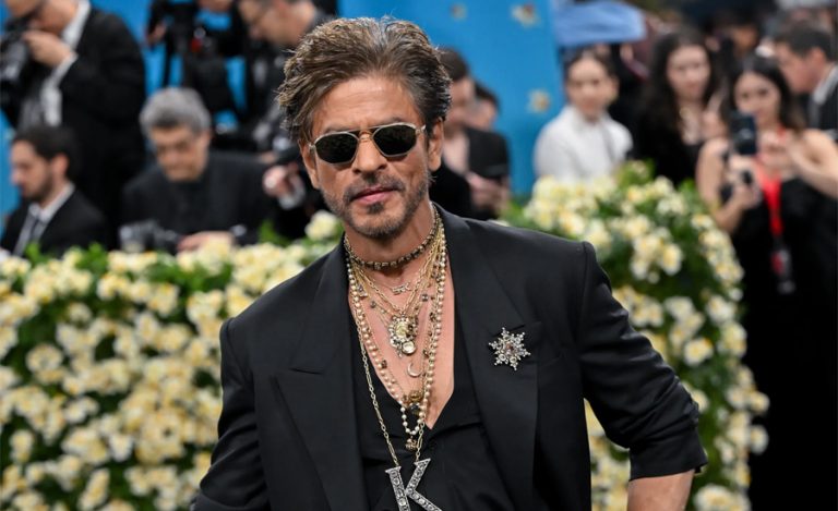 सुरक्षा चुनौतीको कारण शाहरुखले स्थगित गरे मन्नतमा प्रशंसकको स्वागत कार्यक्रम