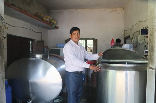 दूध बिक्रीबाट वार्षिक १३ लाख आम्दानी