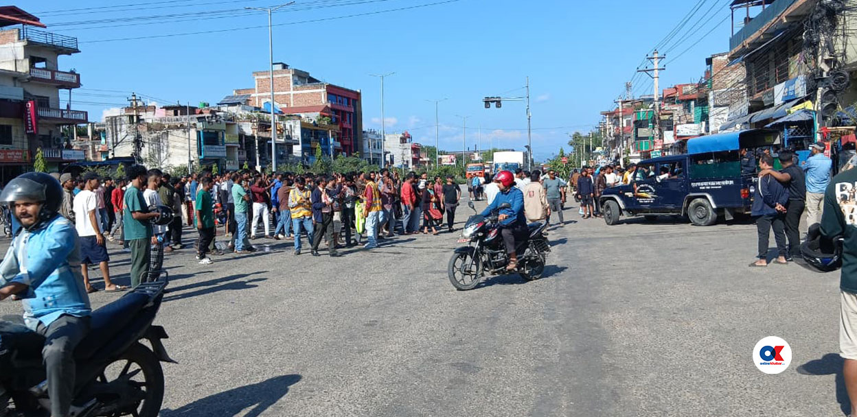 कर्फ्यू उल्लङ्घन गर्दै सिमरा बजार क्षेत्रमा युवाको प्रदर्शन