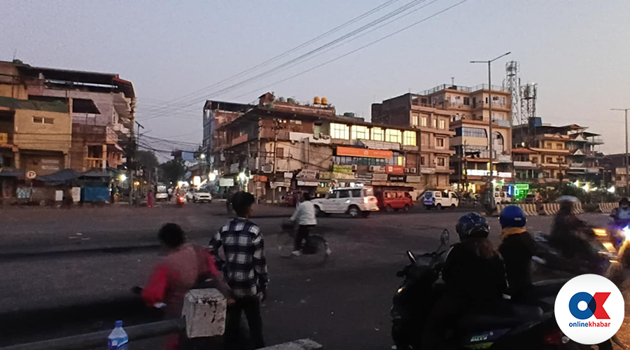 दिनभरि अशान्त बनेको सिमरा सामान्य बन्दै, वीरगञ्ज-पथलैया सडकमा गुड्न थाले गाडी
