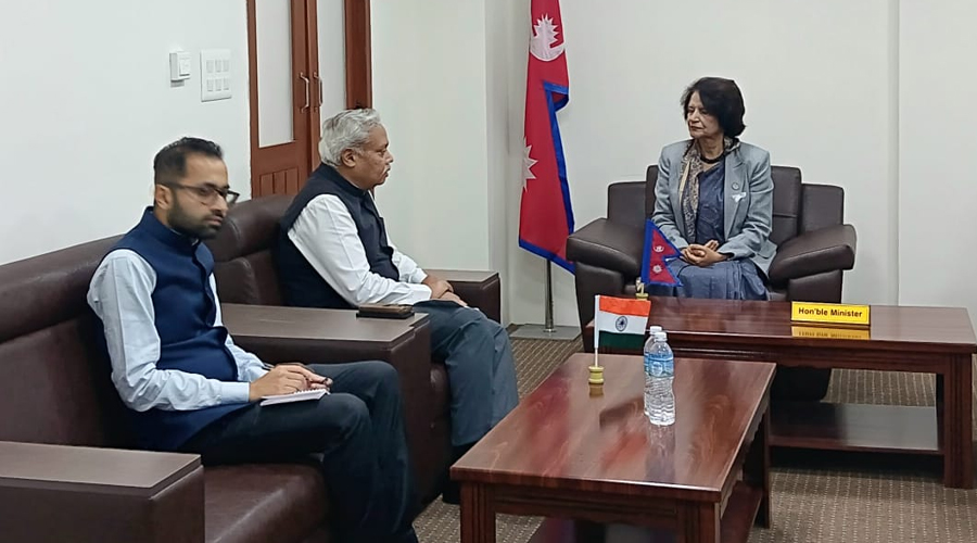 स्वास्थ्यमन्त्रीसँग भारतीय राजदूतको भेटवार्ता