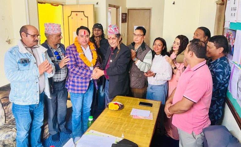 अन्तराष्ट्रिय कलाकार महासंघको चुनावमा सहभागी हुन बेलायत उडे कटुवाल