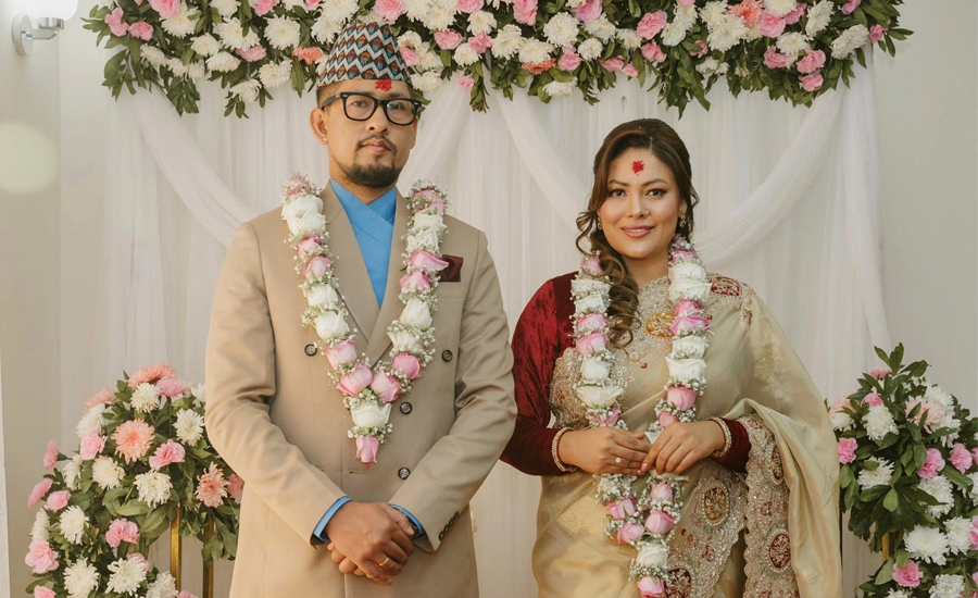 सुनिता दुलालले गरिन् प्रेमी राजेश केसीसँग इन्गेजमेन्ट (तस्वीर)