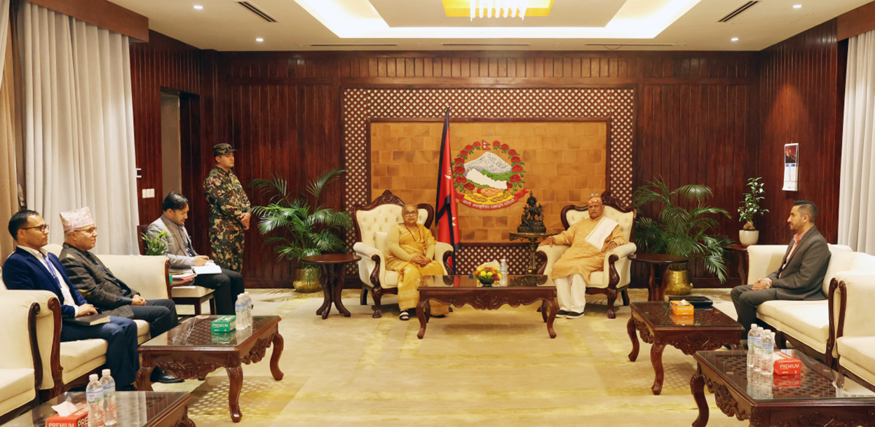 प्रधानमन्त्री कार्की र पूर्वराष्ट्रपति यादवबीच भेटवार्ता, निर्वाचन तयारीबारे छलफल