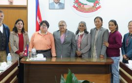 पहिलो संविधानसभाका ४ सभासदले भेटे प्रधानमन्त्री