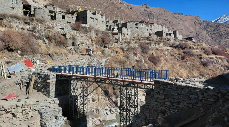 हुम्लामा स्थानीयले श्रमदान मार्फत बनाए पुल