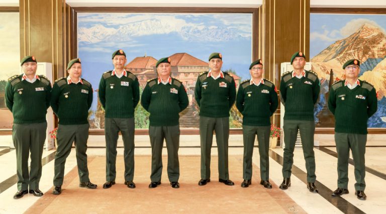 उपरथीमा बढुवा भएका विष्ट र खड्कालाई दर्ज्यानी चिन्ह प्रदान