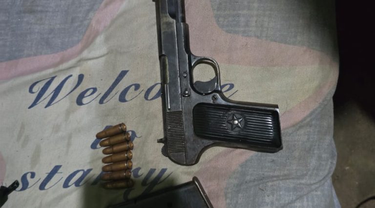 युएस रिभल्वरसहित २ जना पक्राउ