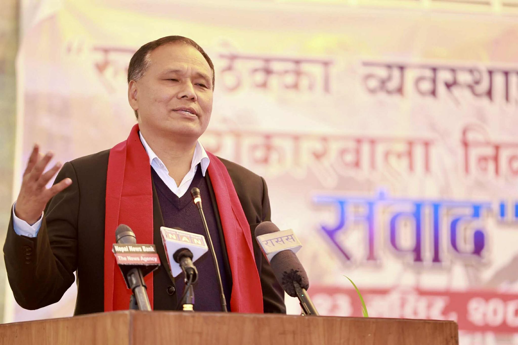 कर्मचारीका कारण पनि ठेक्का रुग्ण भएका छन् : मन्त्री घिसिङ