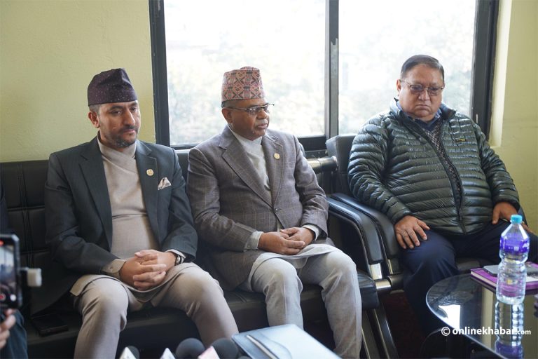 कांग्रेस कार्यालयमा सञ्चारमन्त्री– फागुन २१ मा निर्वाचन गर्नुको विकल्प छैन