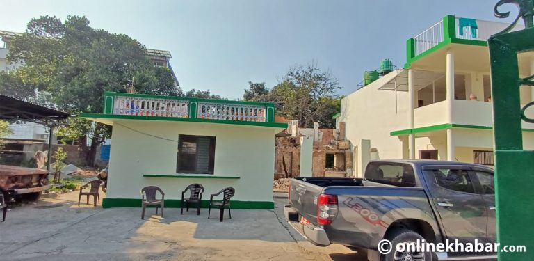 कोइराला निवास : आगोले जोगिएको भागमा रंगरोगन, ध्वस्त संरचना जस्ताको तस्तै