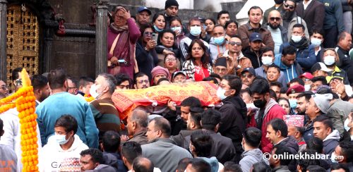 मेयर बालेनका पिताको पशुपति आर्यघाटमा अन्तिम संस्कार (तस्वीरहरू)