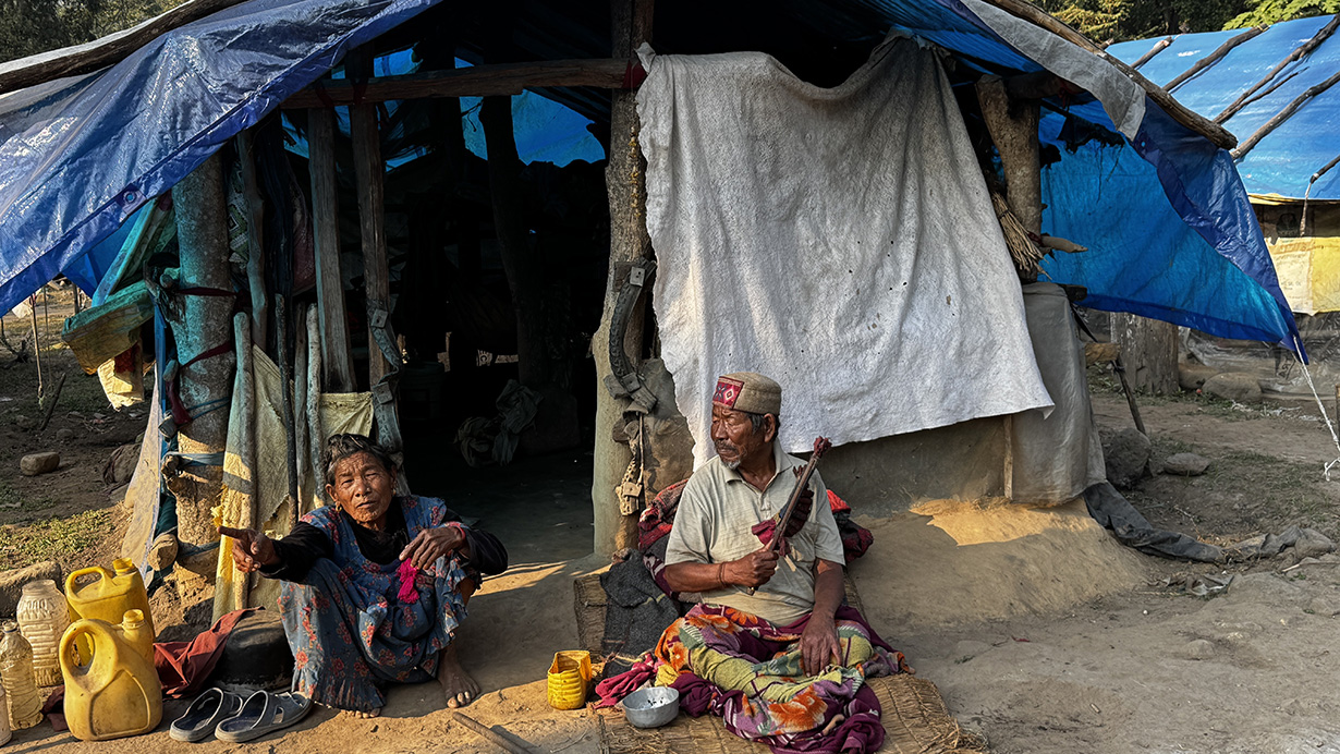 छैन घरबास, जंगलमा त्रिपालमुनि बास