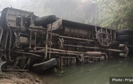 डडेलधुराबाट काठमाडौं आउँदै गरेको बस दाङमा दुर्घटना, २२ यात्रु घाइते