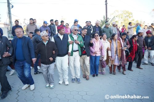 च्यासलमा एमाले कार्यकर्ताको देउडा नाच (तस्वीरहरू)