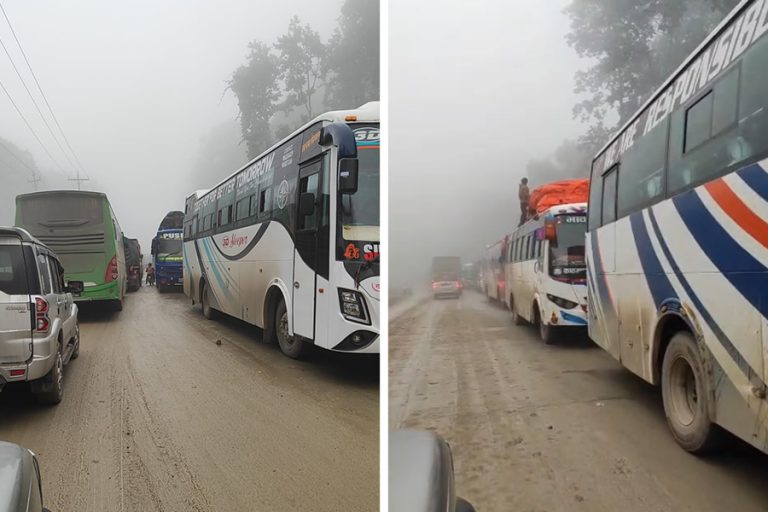 दाउन्ने खण्डमा सवारी साधनको लामो जाम