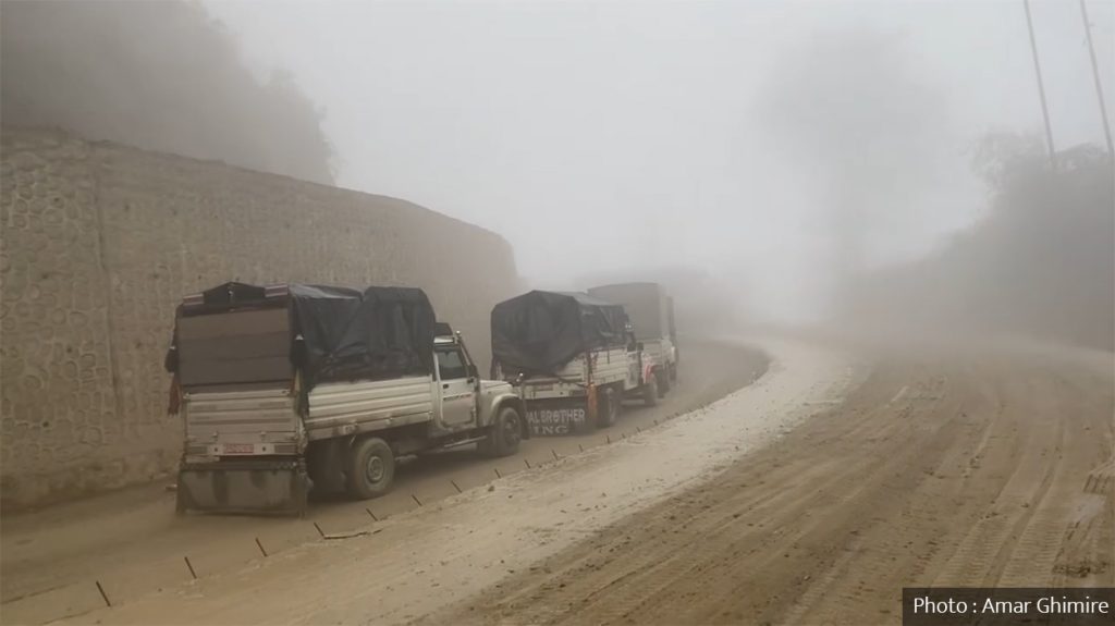 तीन दिनदेखि अवरुद्ध दाउन्ने सडकखण्ड अझै सहज भएन