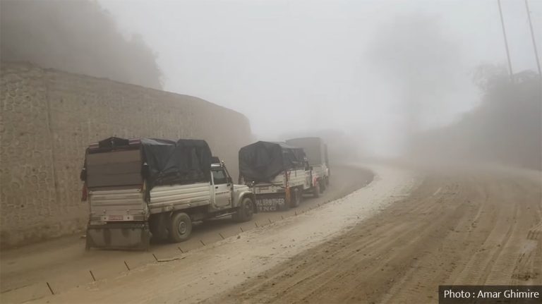 तीन दिनदेखि अवरुद्ध दाउन्ने सडकखण्ड अझै सहज भएन