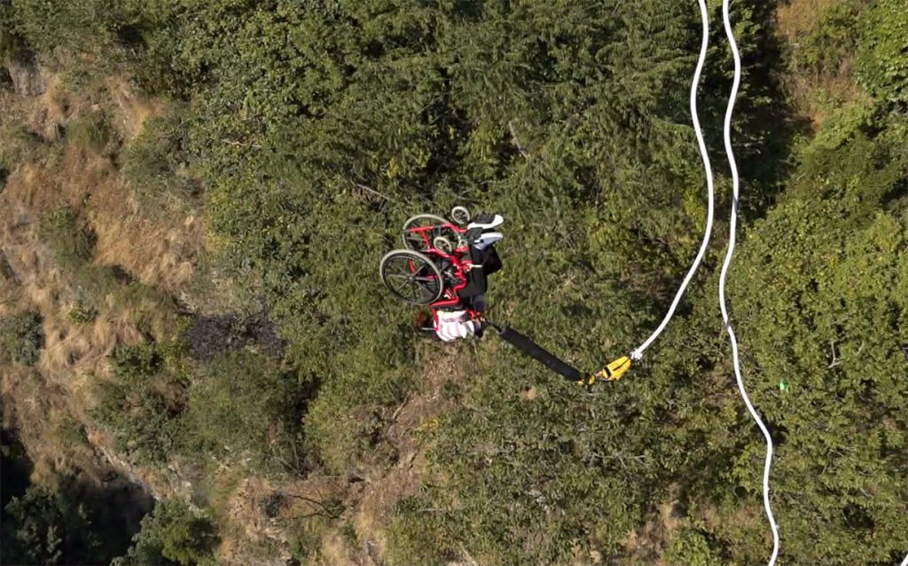 दीपाले गरिन् ह्वीलचियरमै बसेर बन्जी जम्प