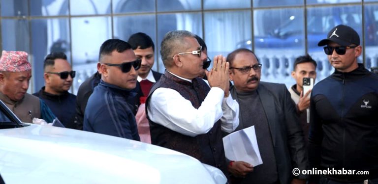 सिंहदरबारमा प्रधानमन्त्री र गृहमन्त्रीसँग दुर्गा प्रसाईंको वार्ता