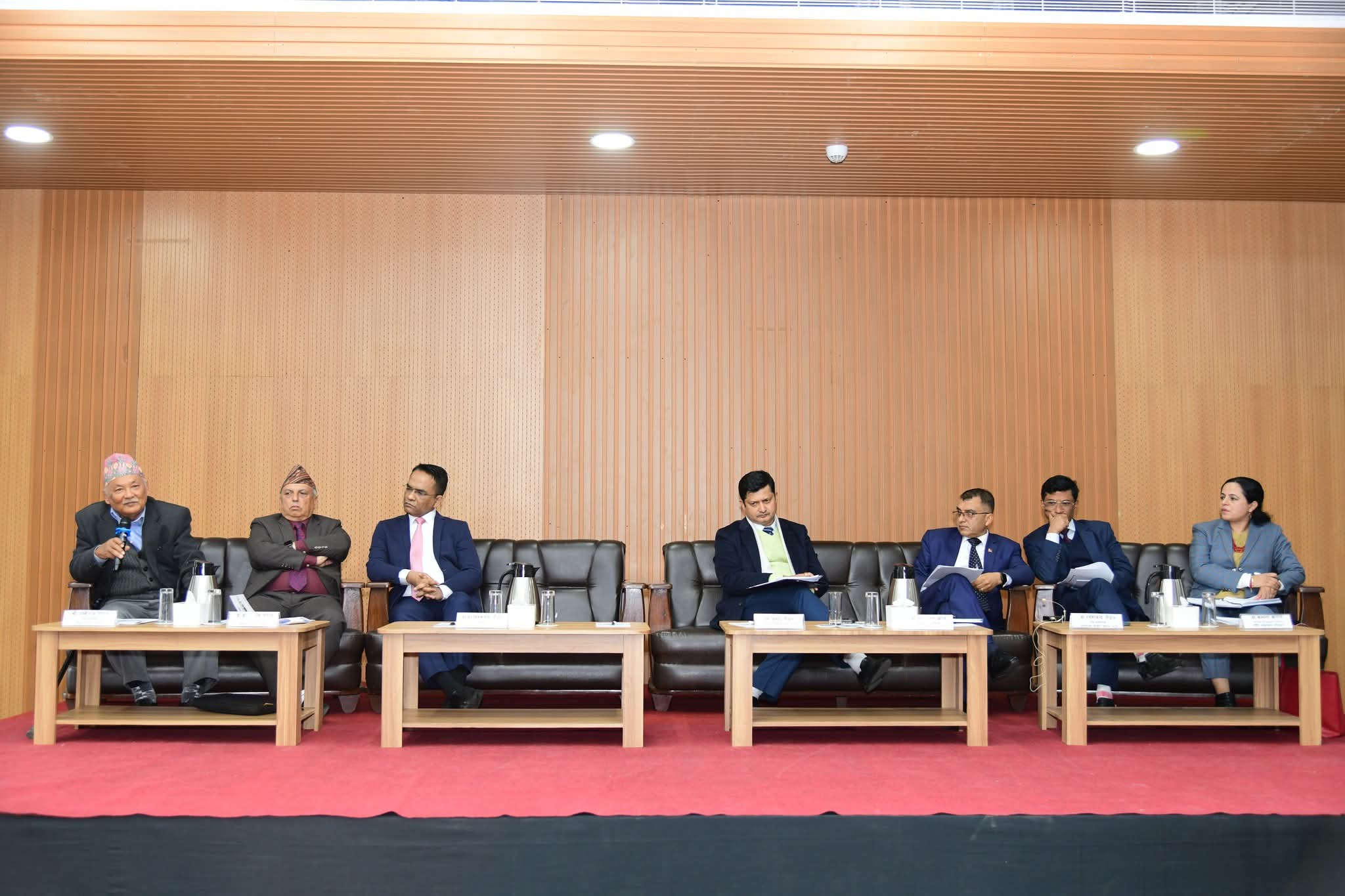 ‘अर्थतन्त्र सुधार्न वित्त नीति र स्थिर विनिमयदर सुधार गर्नुपर्ने’