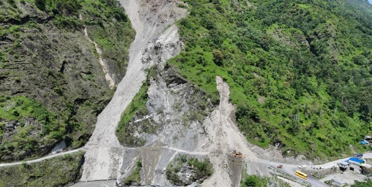 फापरखेत पहिरोको विकल्पमा बेलिब्रिज बनाउने योजना अन्योलमा