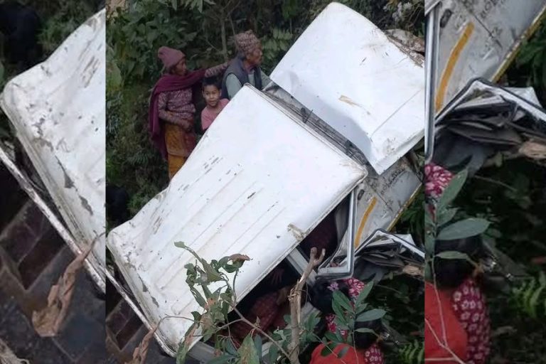 सिन्धुलीमा गाडी दुर्घटना, ६ जना घाइते