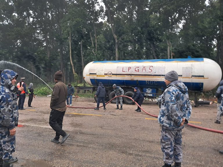 झण्डै २४ घण्टापछि खुल्यो चन्द्रनिगाहपुर-निजगढ सडकखण्ड