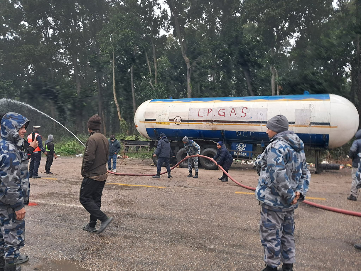 झण्डै २४ घण्टापछि खुल्यो चन्द्रनिगाहपुर-निजगढ सडकखण्ड
