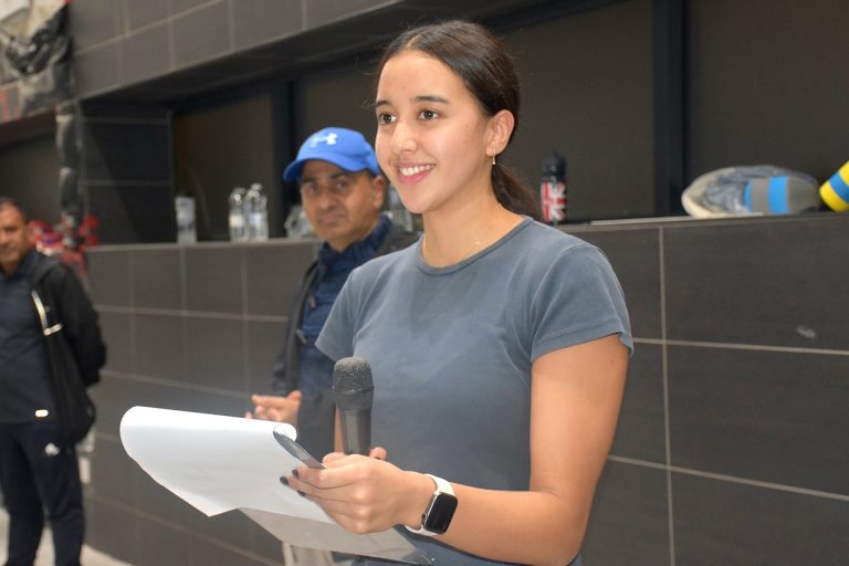 बेलायतका नेपालीले पहिलोपटक गरे पौडी प्रतियोगिता, गौरिकाको सहभागिताले थप्यो उत्साह