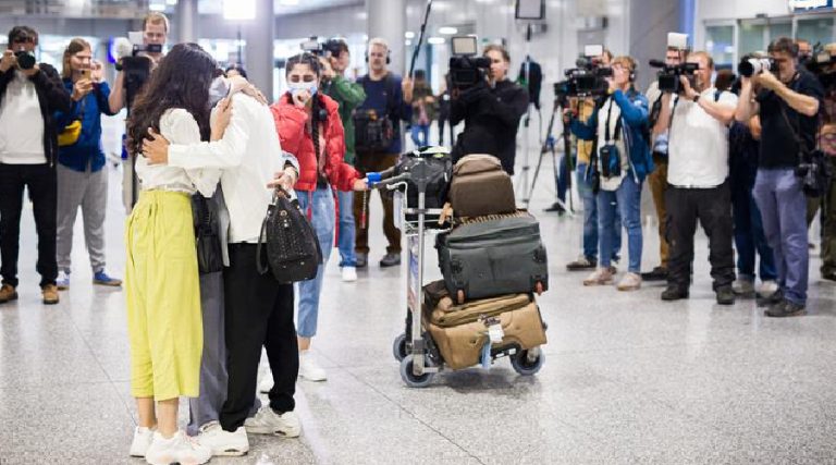 जर्मनीले ५०० भन्दा बढी अफगानीलाई शरण दिने