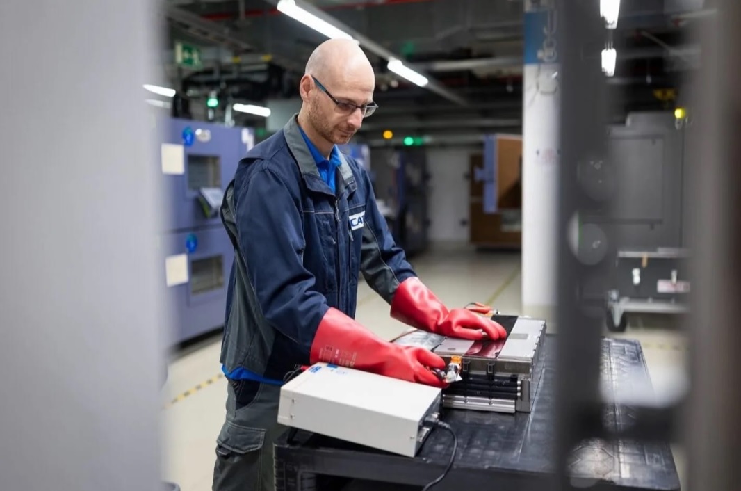 गोल्डेन शिल्ड ब्याट्रीमा ५ हजार चार्जिङ साइकल, १० मिनेटमा ८० प्रतिशत चार्ज