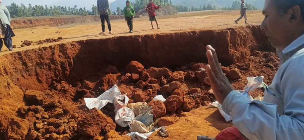 गुल्मीमा माटोको ढिस्कोले पुरिएर २ जना घाइते