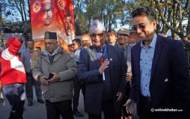 मतदानस्थलमा ईश्वर पोखरेल आइपुगे, केपी ओली आउनासाथ मतदान सुरु हुने