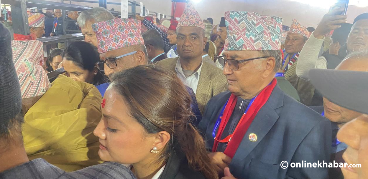 ईश्वर पोखरेलले गराए उम्मेदवारी दर्ता