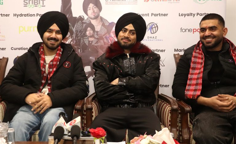 दर्शक नचाउन काठमाडौं आइपुगे पञ्जाबी गायक मिक्ससिंह जस