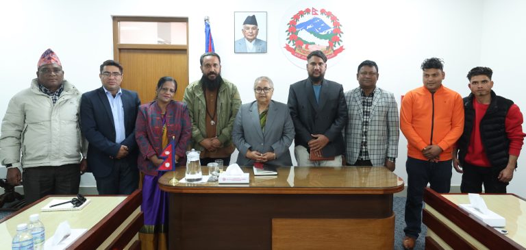 प्रधानमन्त्रीसँग खगेन्द्र सुनारले भने- मेरो कारण खेप्नुपरेको आलोचनाप्रति क्षमा चाहन्छु