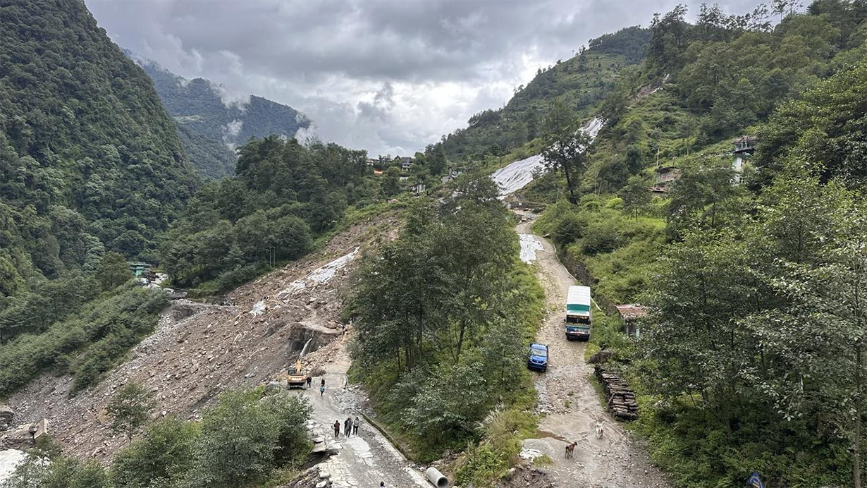 स्थानीयले अवरुद्ध गरेको अरनिको राजमार्ग खुल्यो