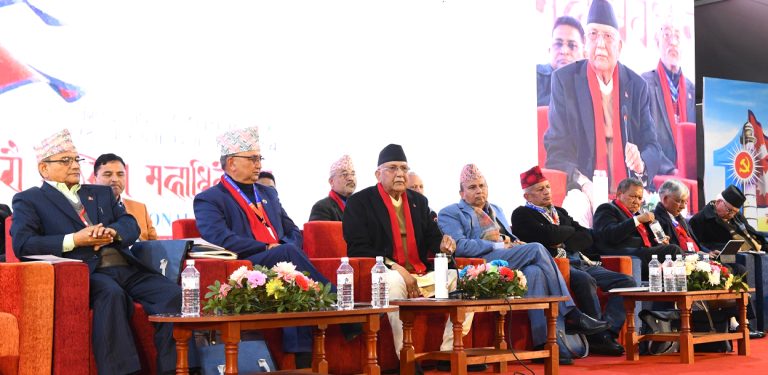 ओलीको टिम मिलाउन तोडियो एमाले विधान