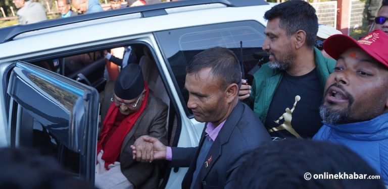 निर्वाचित भएपछि भृकुटीमण्डप पुगे केपी ओली