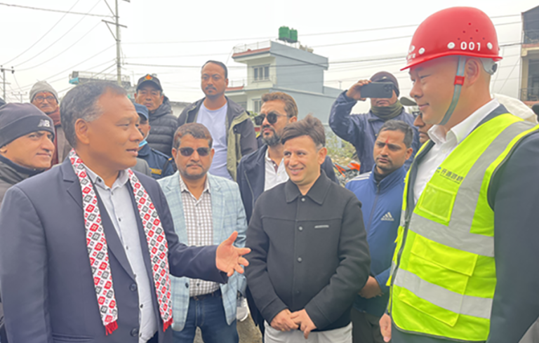 मुग्लिन-पोखरा सडक तोकिएकै समयमा सक्न मन्त्री घिसिङको निर्देशन   