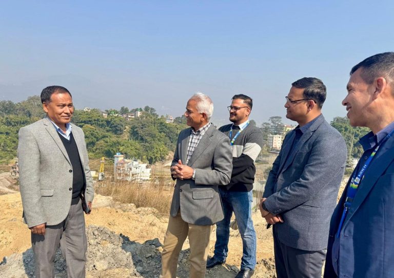 बाल अस्पताल निर्माण प्रगतिबारे मन्त्री कुलमानले गरे स्थलगत निरीक्षण