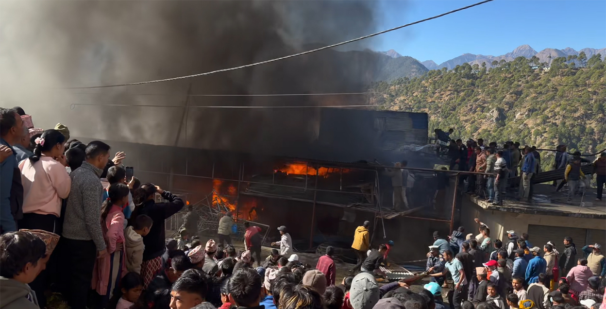 बजुराको मार्तडी बजारमा आगलागी