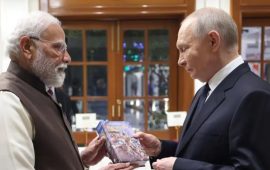 पुटिनलाई मोदीले दिए गीता उपहार