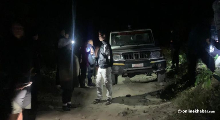 एम्बुलेन्सबाट गाँजा ओसारपसार, २ जनालाई पक्रन प्रहरीले चलायो गोली