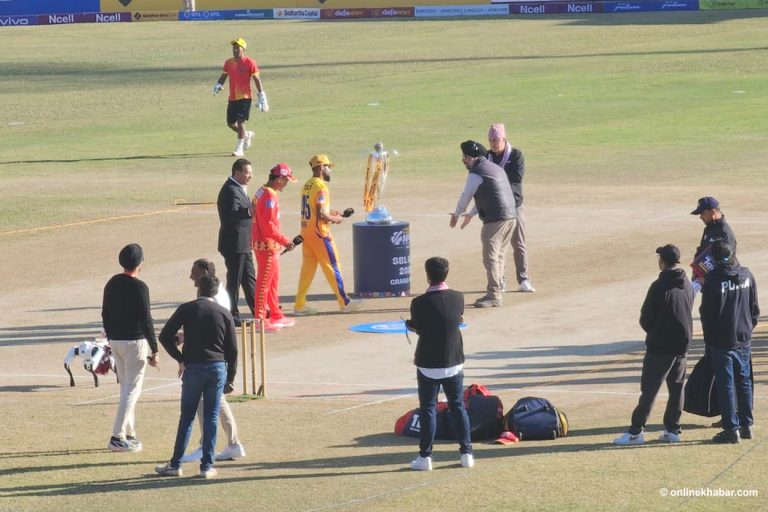 एनपीएल फाइनल : सुदूरपश्चिमले टस जितेर लुम्बिनीविरुद्ध ब्याटिङ गर्दै