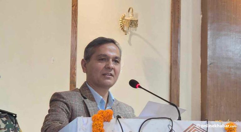 फरार कैदीबन्दी र लुटिएका हतियारले चुनाव बिथोल्न दिँदैनौं : गृहमन्त्री अर्याल