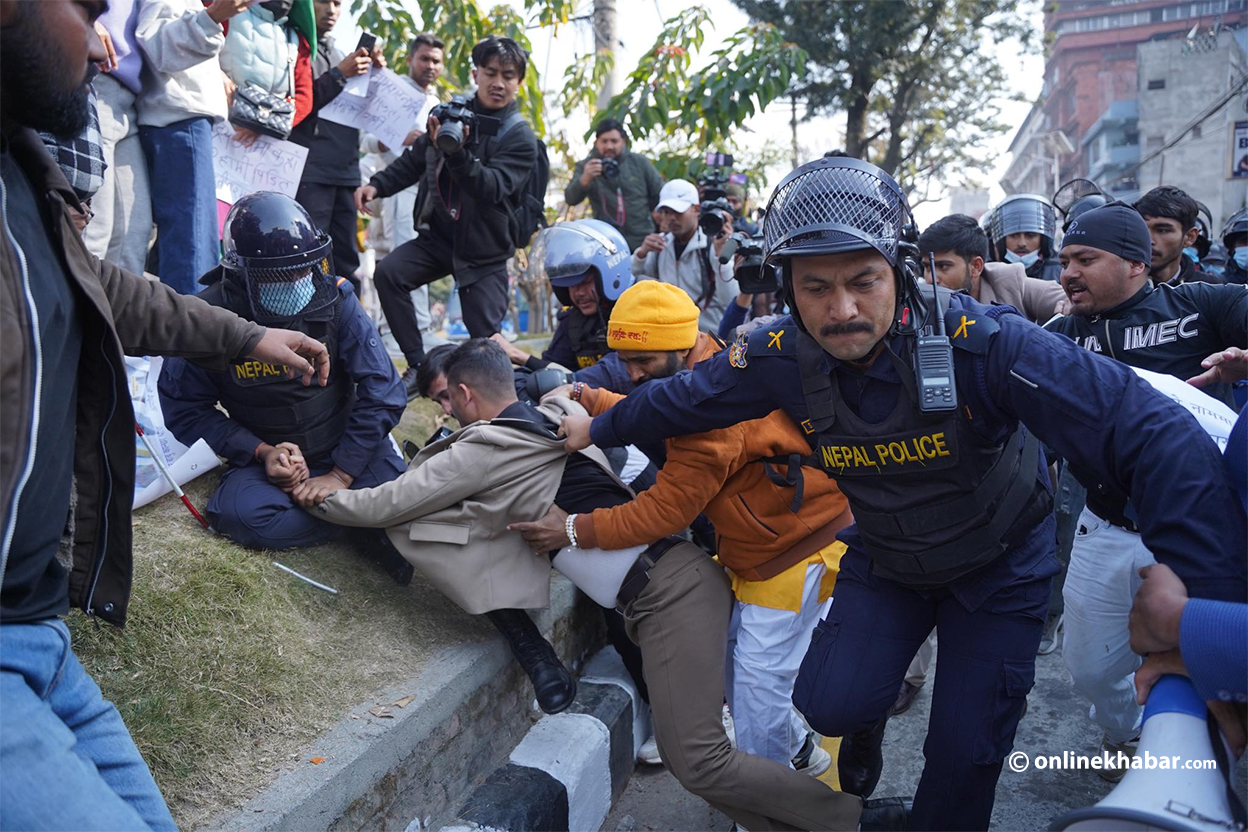 चुनाव होइन सुशासन भन्दै प्रदर्शनमा उत्रिएकाहरू प्रहरी नियन्त्रणमा